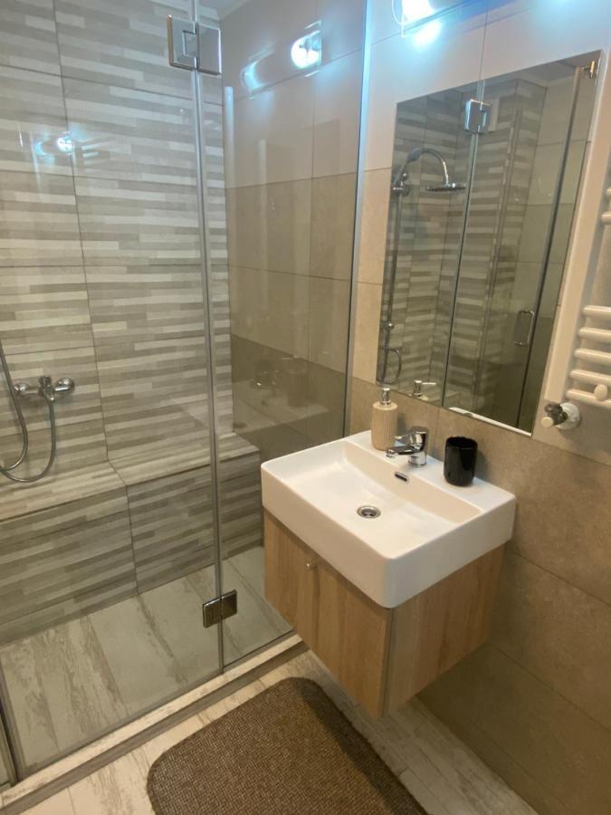 Апартаменти Apartament Ana Premium Орадя Екстер'єр фото