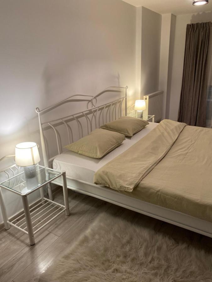 Апартаменти Apartament Ana Premium Орадя Екстер'єр фото