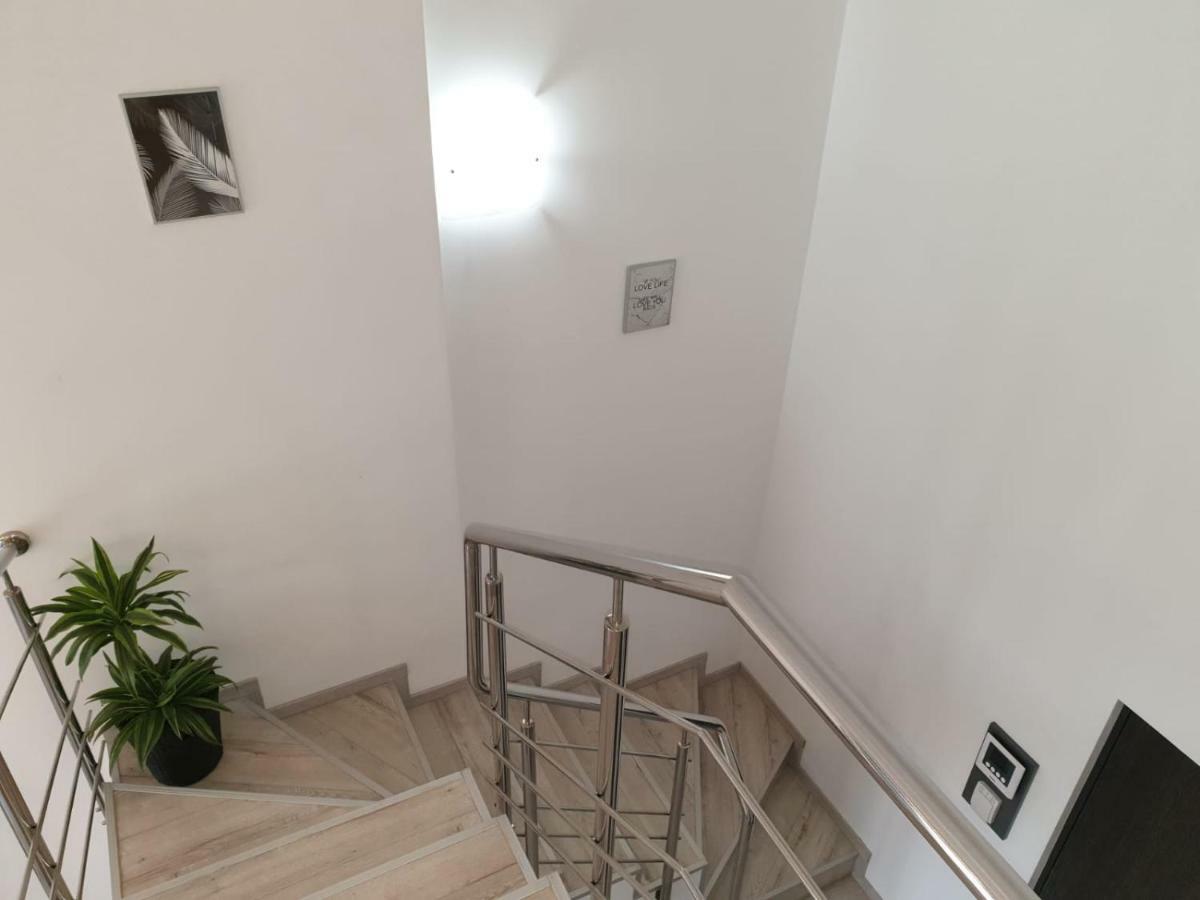 Апартаменти Apartament Ana Premium Орадя Екстер'єр фото